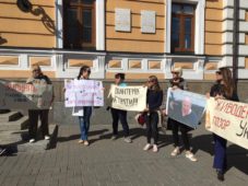 protest_against_skinners1